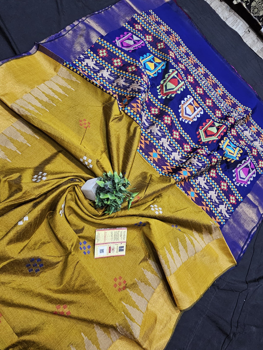 PURE RAW SILK TEMPLE BORDER SAREE - SU