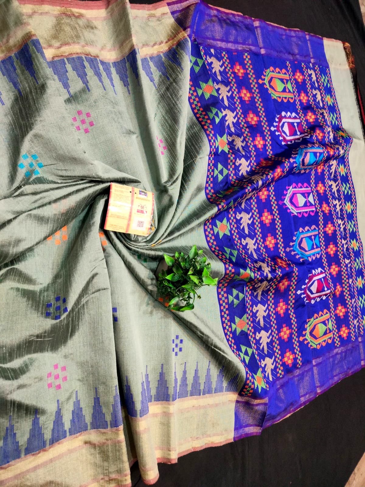 PURE RAW SILK TEMPLE BORDER SAREE - SU
