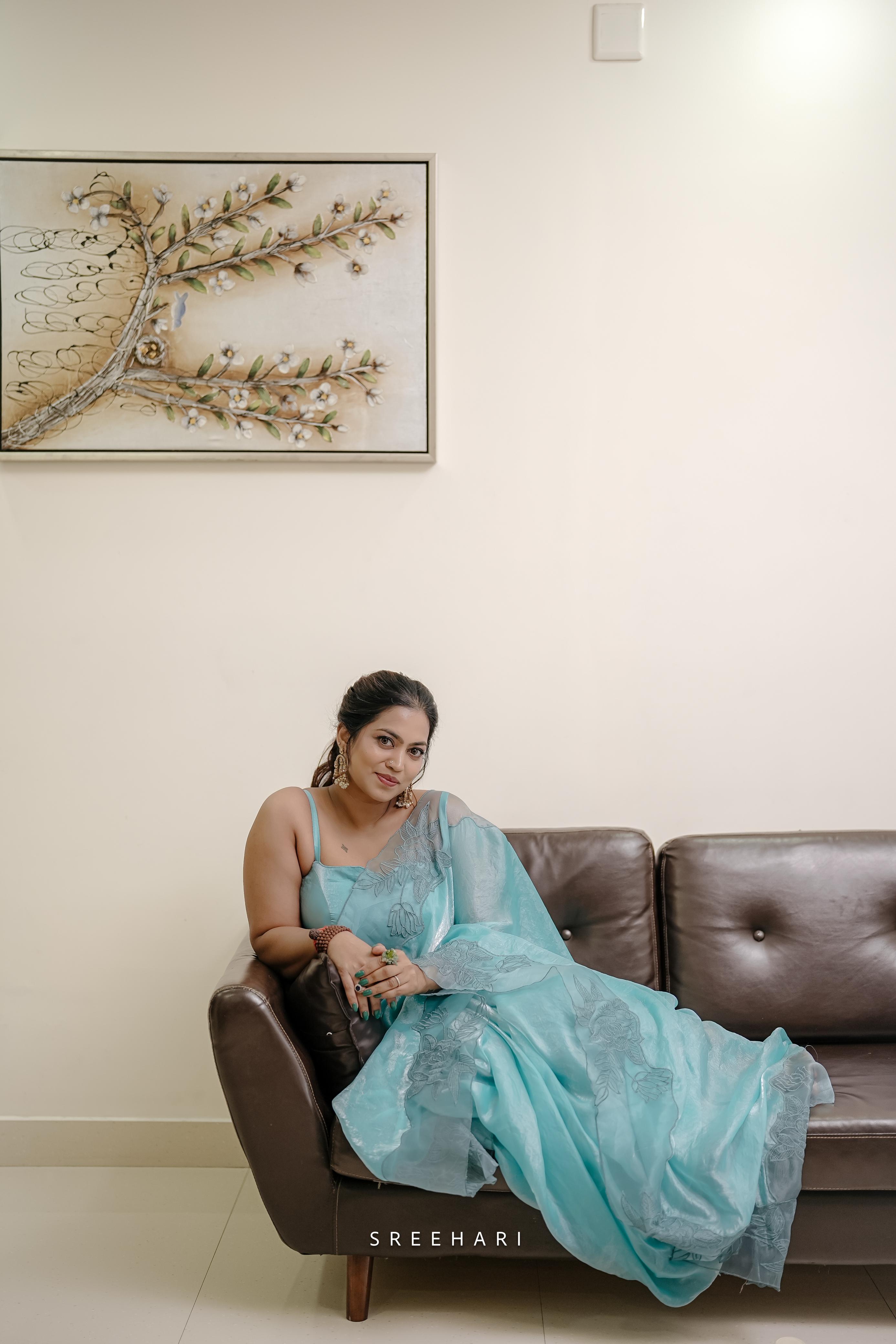 Aloura – Premium Glass Tissue Saree - KBG