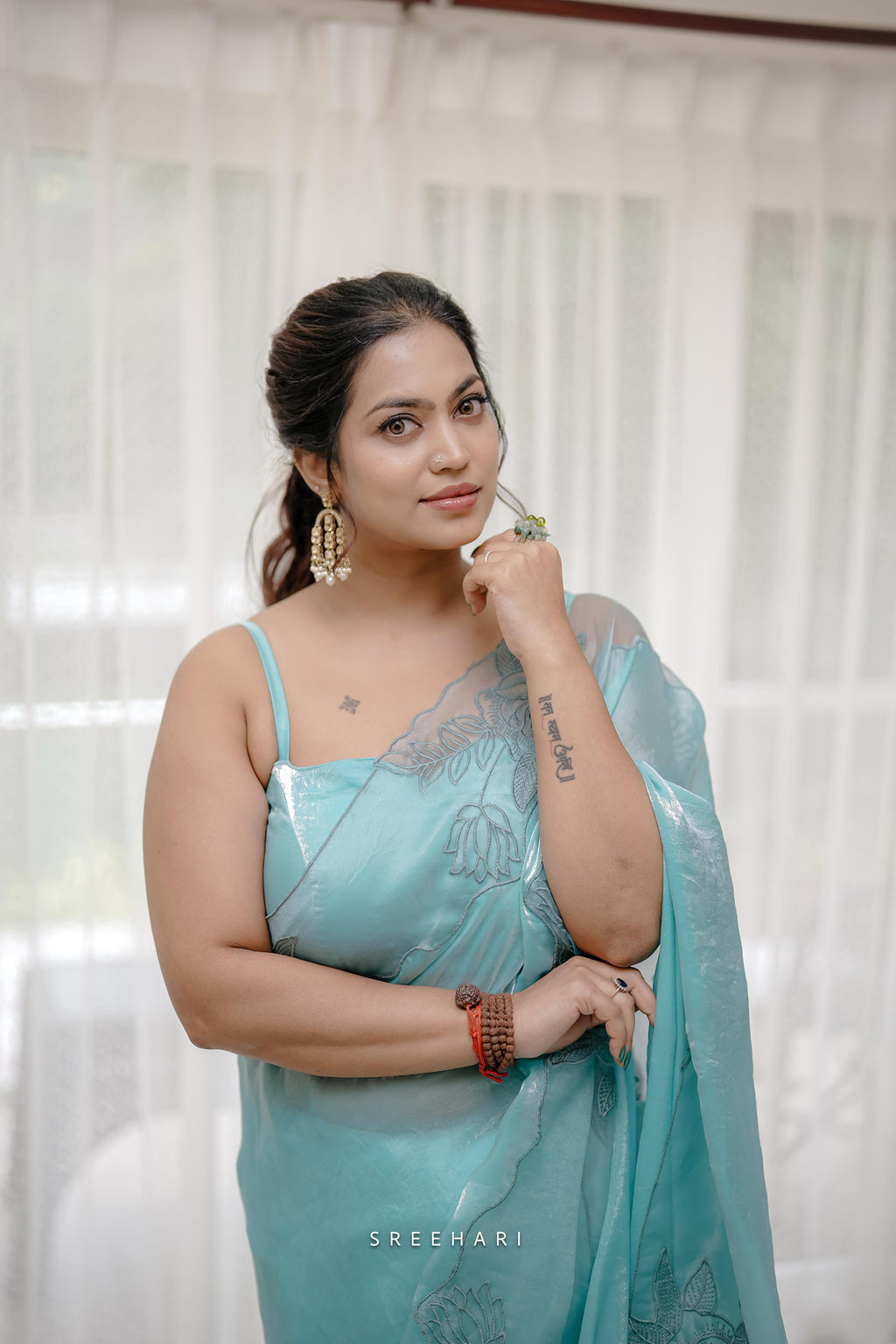 Aloura – Premium Glass Tissue Saree - KBG