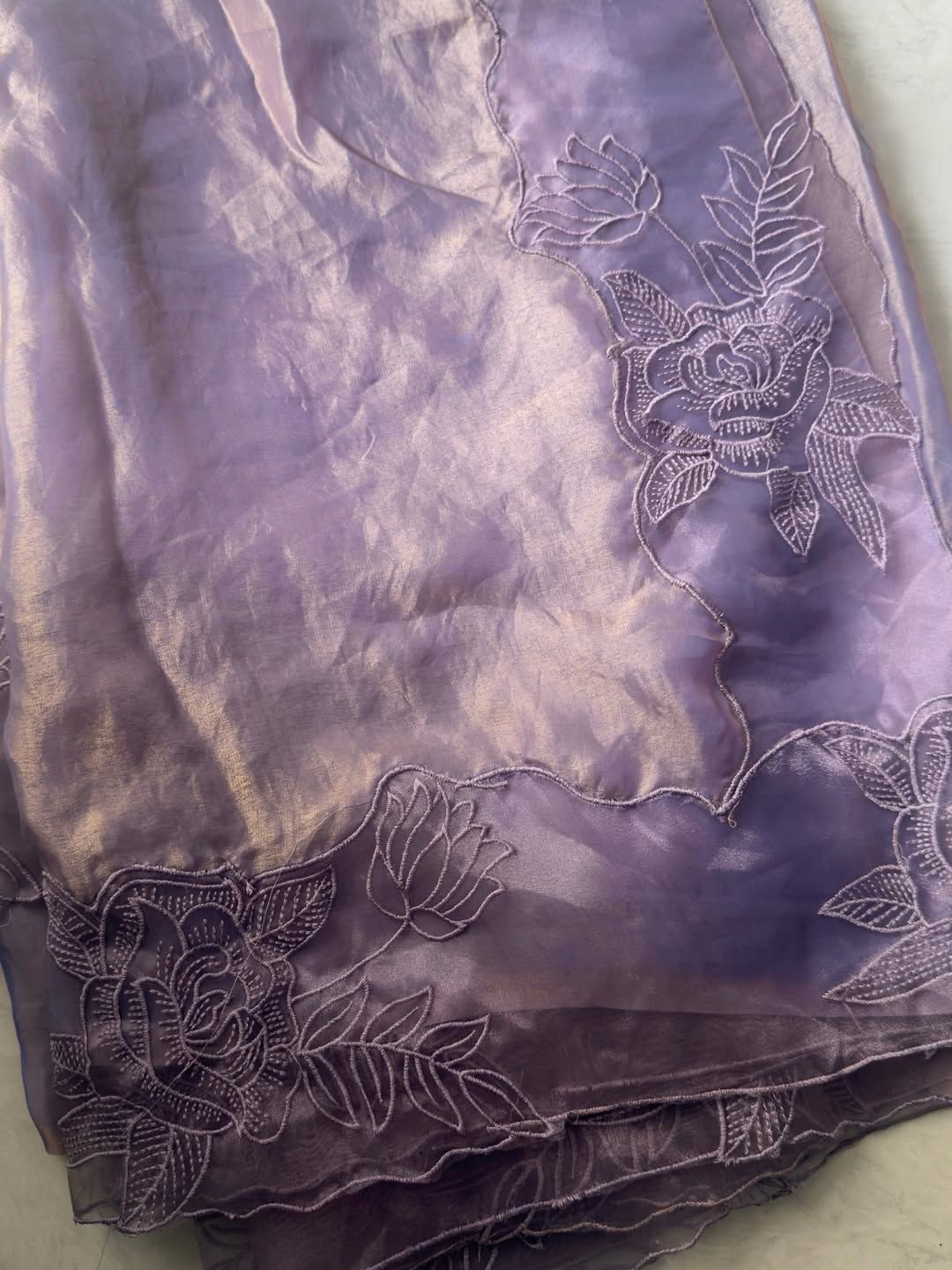 Aloura – Premium Glass Tissue Saree - KBG