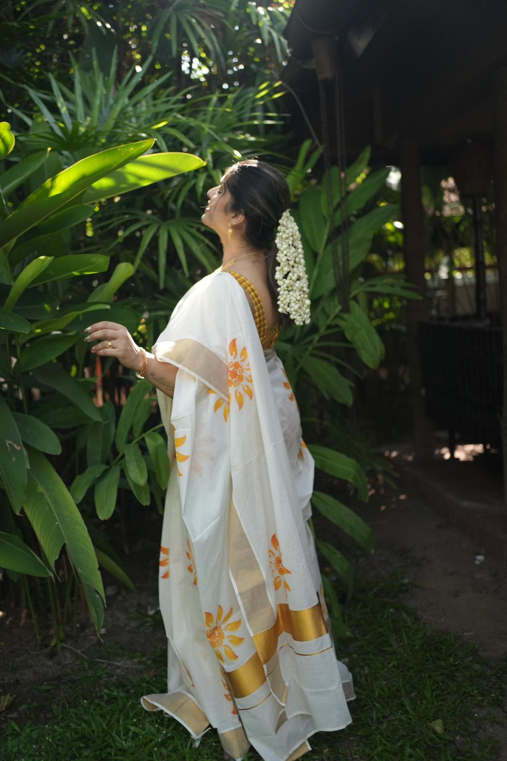 🌻 Suryakanthi – Sunflower Kerala Cotton Saree 🌻 - KBG