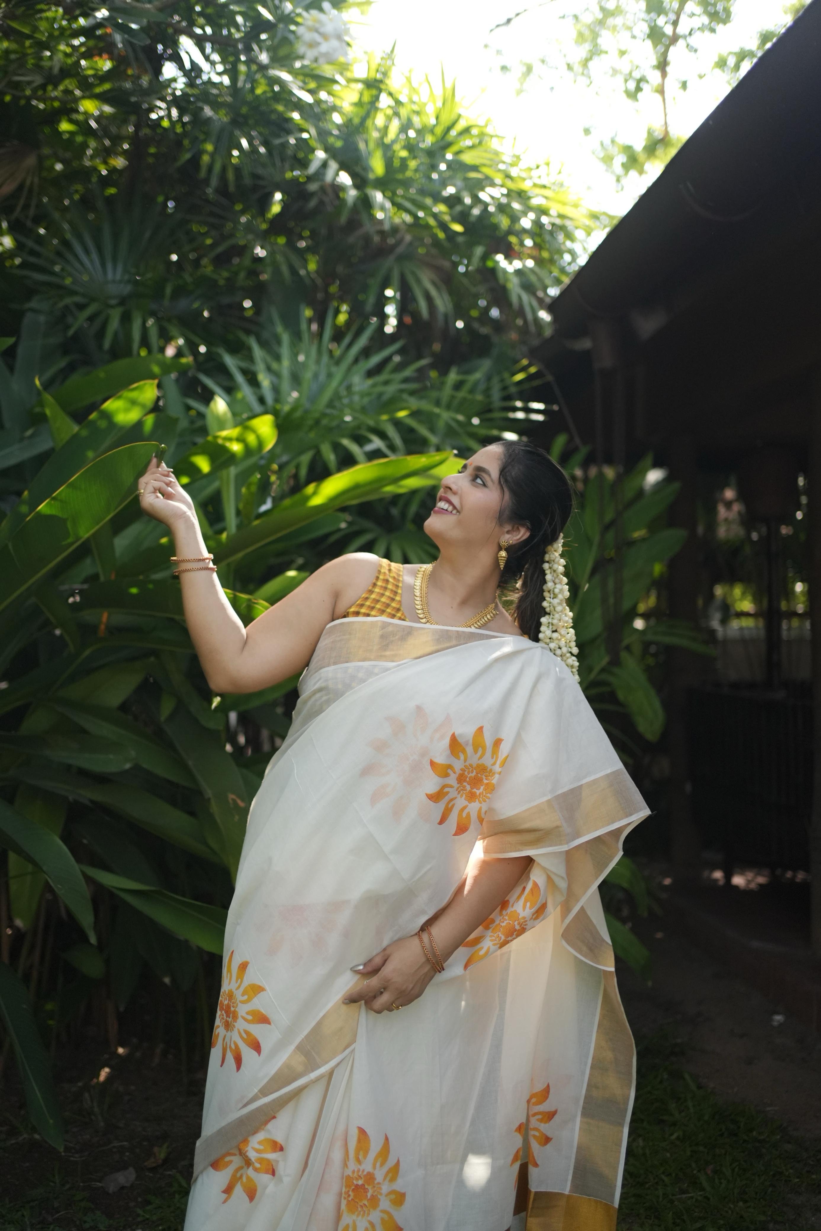 🌻 Suryakanthi – Sunflower Kerala Cotton Saree 🌻 - KBG