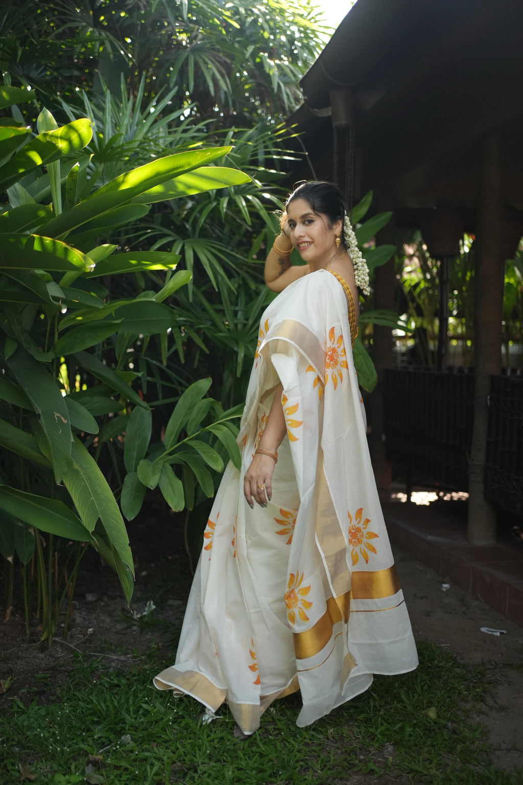 🌻 Suryakanthi – Sunflower Kerala Cotton Saree 🌻 - KBG