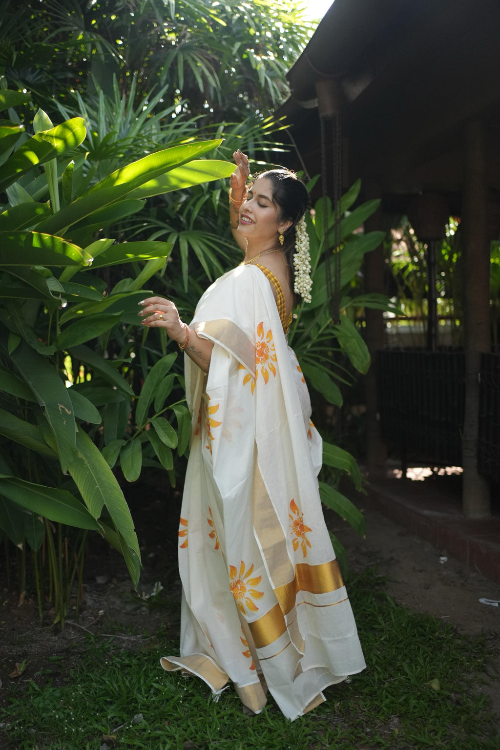 🌻 Suryakanthi – Sunflower Kerala Cotton Saree 🌻 - KBG