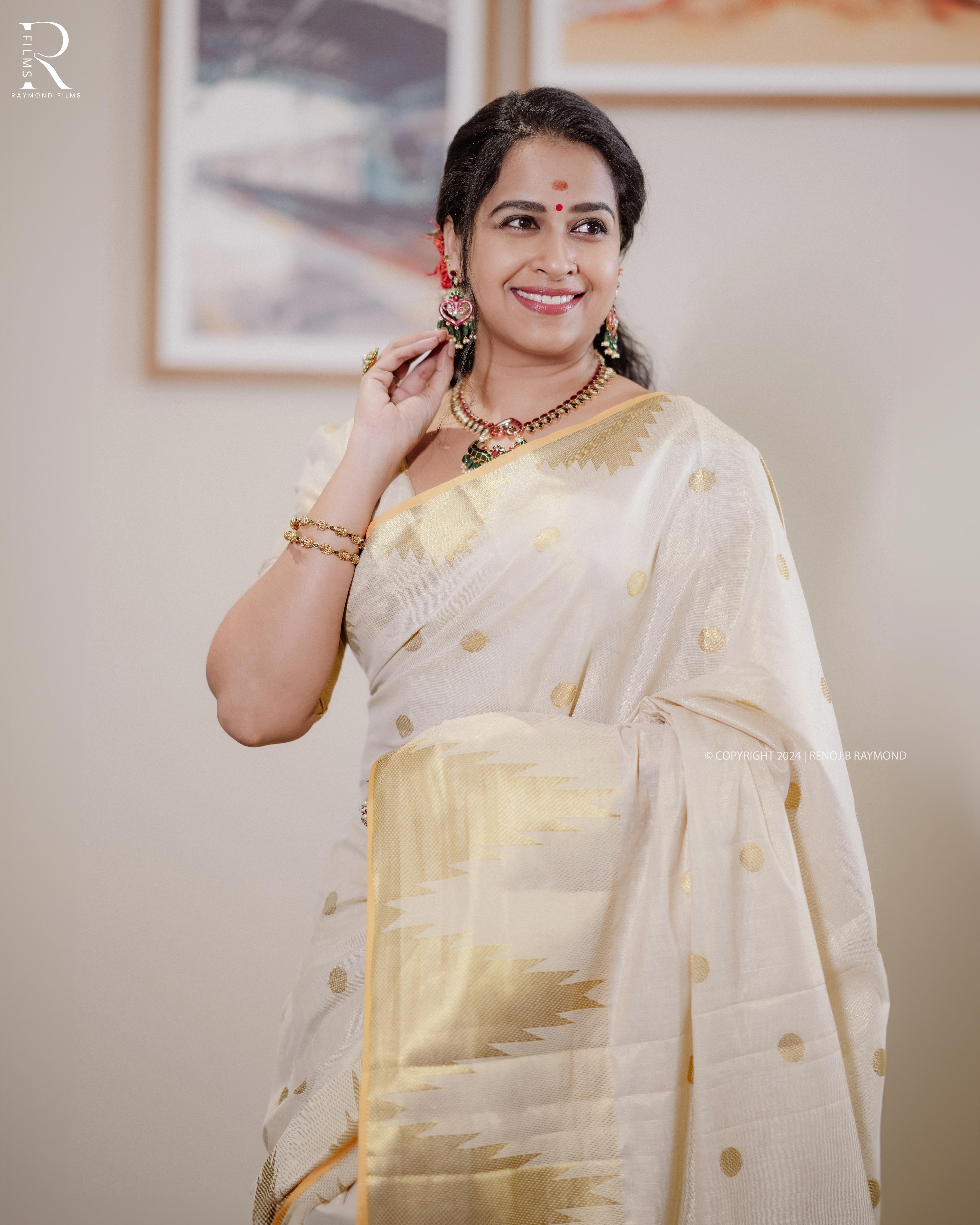 Handloom Replica Sadhika Tissue Saree - KBG